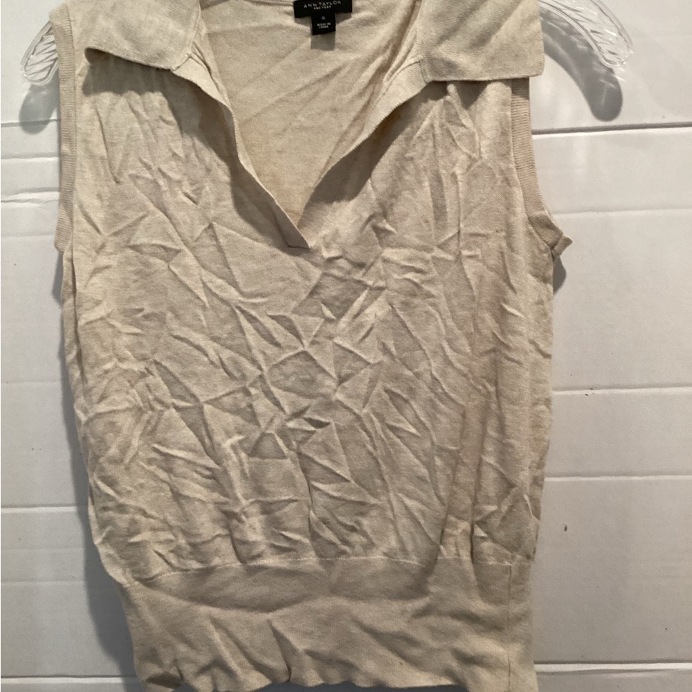 Ladies Ann Taylor Factory Cream Sleeveless Collared sweater size medium